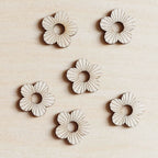 Lot de 6 pampilles à customiser FLEUR 5 PÉTALES GRAVÉS en bois éco-responsable, fabriqué en France
