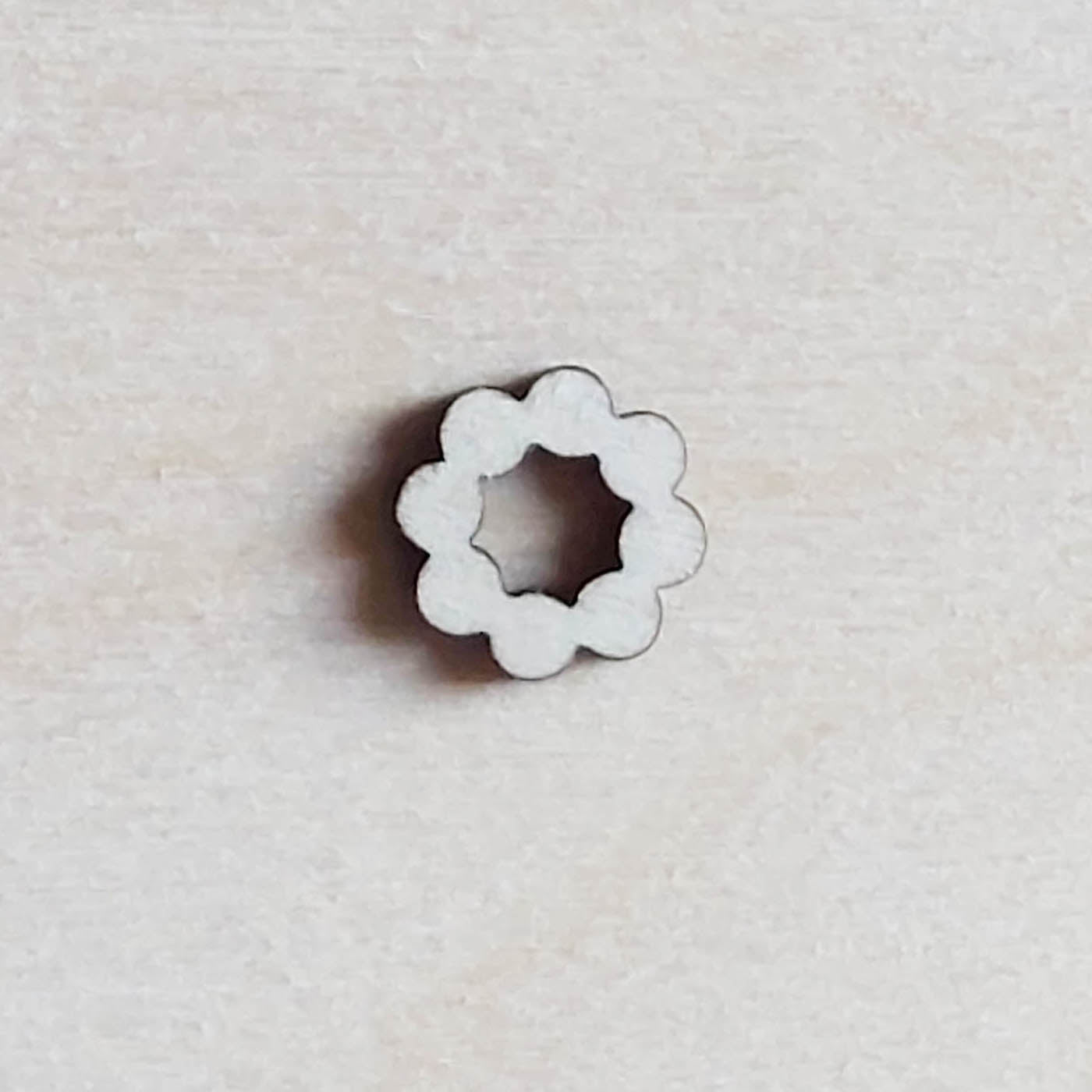 mini pampille fleur 8 pétales