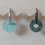 pampilles customisées sur créoles, coquillage et pièce