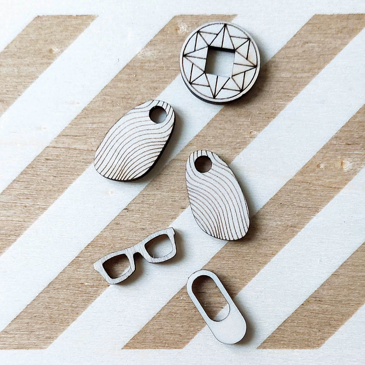 Lot de 6 pampilles à customiser PIECE en bois éco-responsable, fabriqué en France