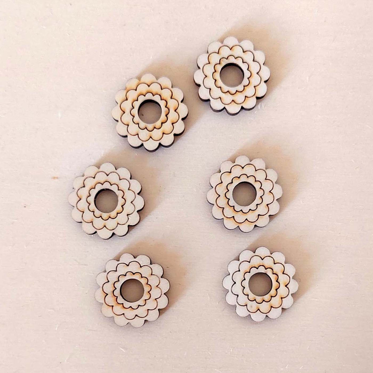 Lot de 6 pampilles à customiser FLEUR 3 RANGS en bois éco-responsable, fabriqué en France
