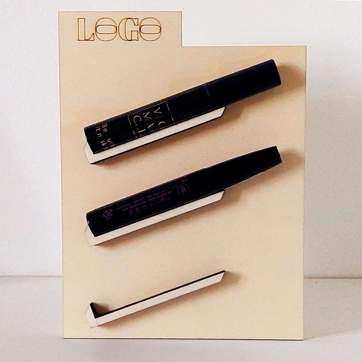 présentoir maquillage crayon en bois avec exemple de personnalisation