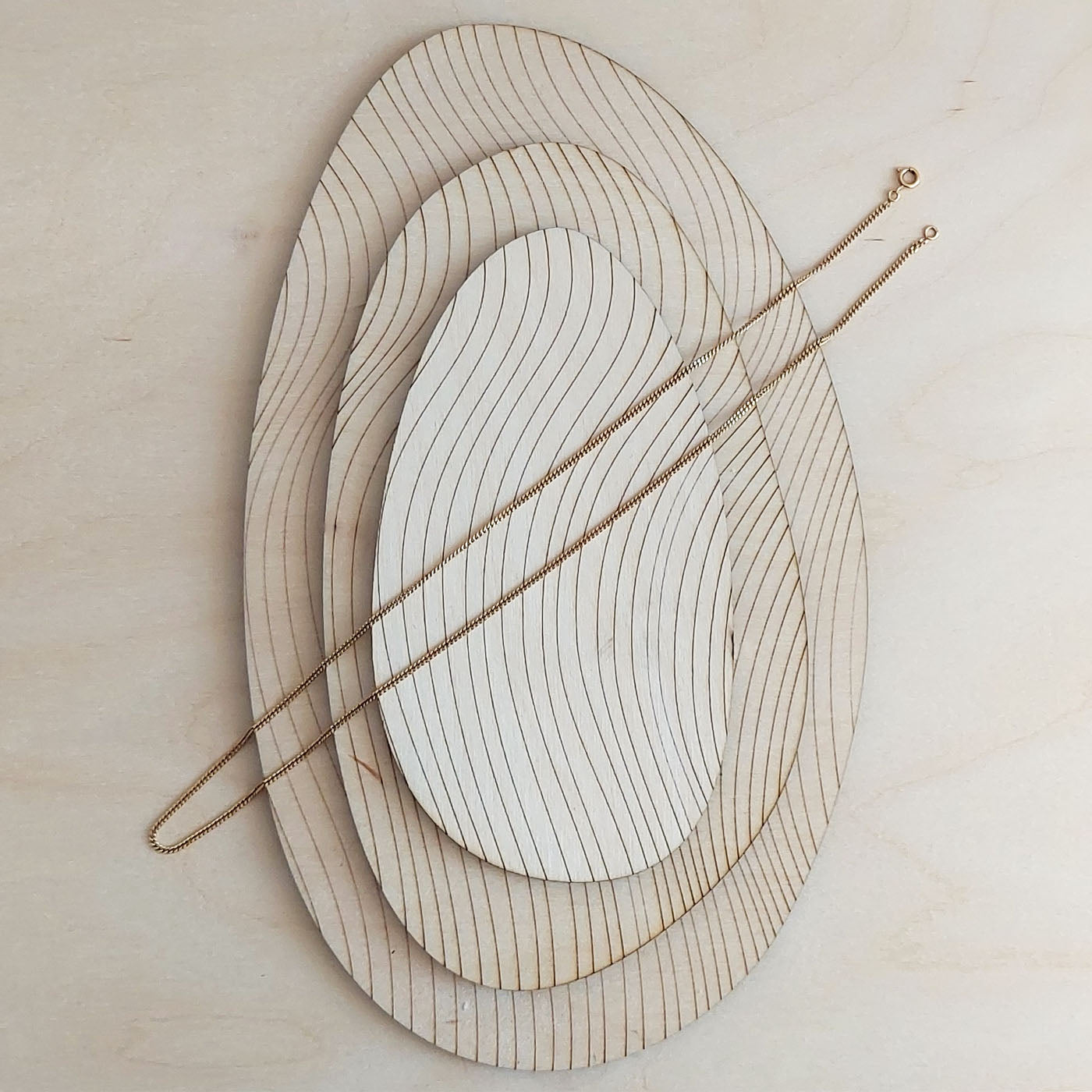 ZEN plateaux présentation superposition bois chaine La Famille Design