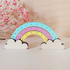 Présentoir 13 paires de boucles d'oreilles enfants ARC-EN-CIEL en bois éco-responsable, fabriqué en France