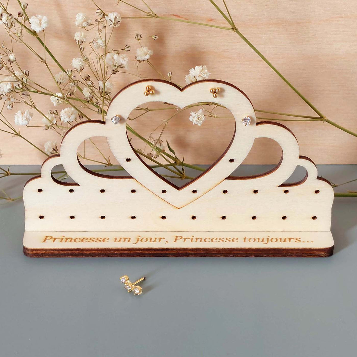 présentoir boucles d'oreilles en forme de diadème avec un coeur, pour enfants, en bois