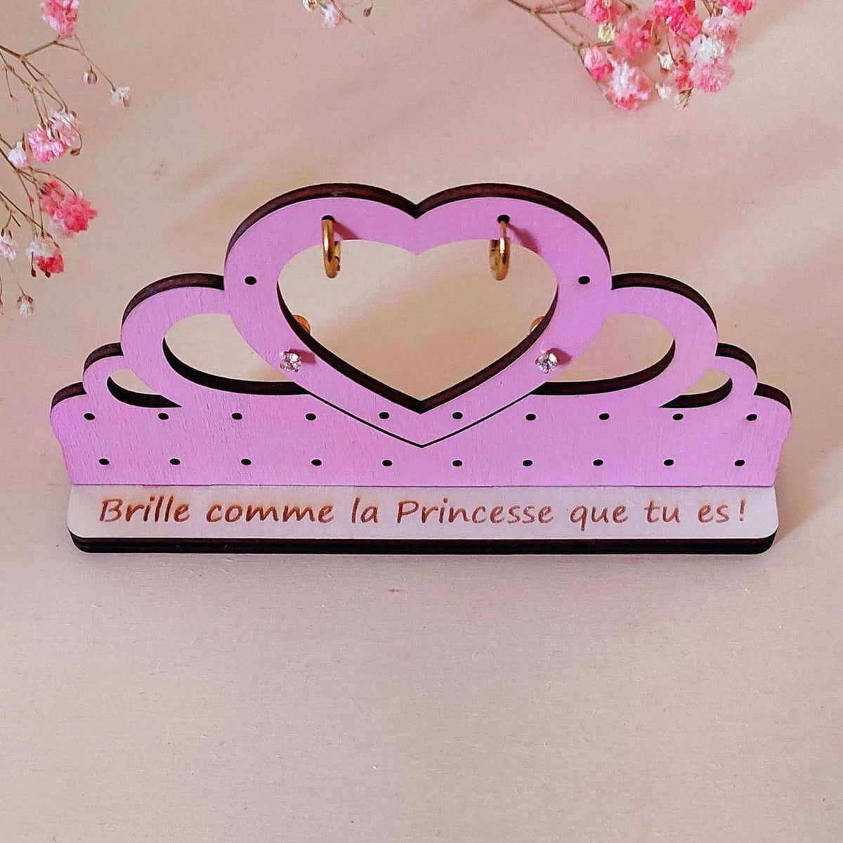 Présentoir 13 paires de boucles d'oreilles enfants DIADÈME COEUR ROSE en bois éco-responsable, fabriqué en France