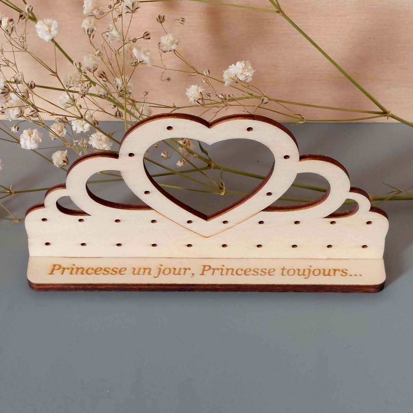 présentoir à boucles d'oreilles en forme de diadème avec coeur, pour enfants, en bois brut, avec citation positive destinée aux petites filles