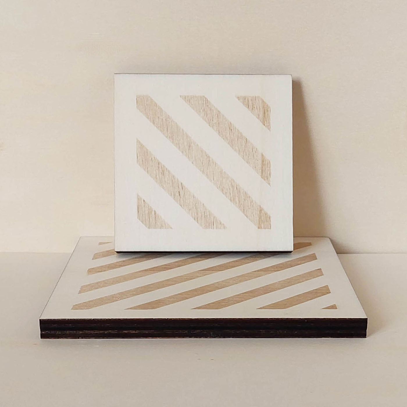 diabolo plateaux carrés en bois gravés pour bijoux et accessoires La Famille Design