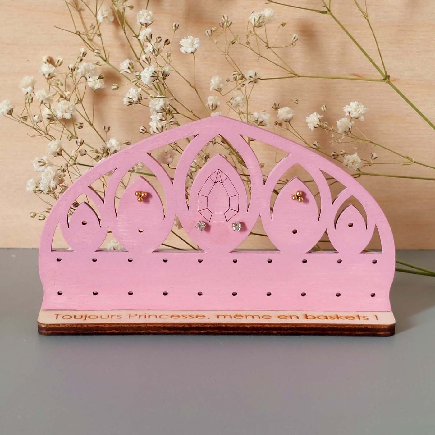 présentoir à boucles d'oreilles en forme de diadème avec diamant, pour enfants, en bois peint rose, avec des boucles d'oreilles puces