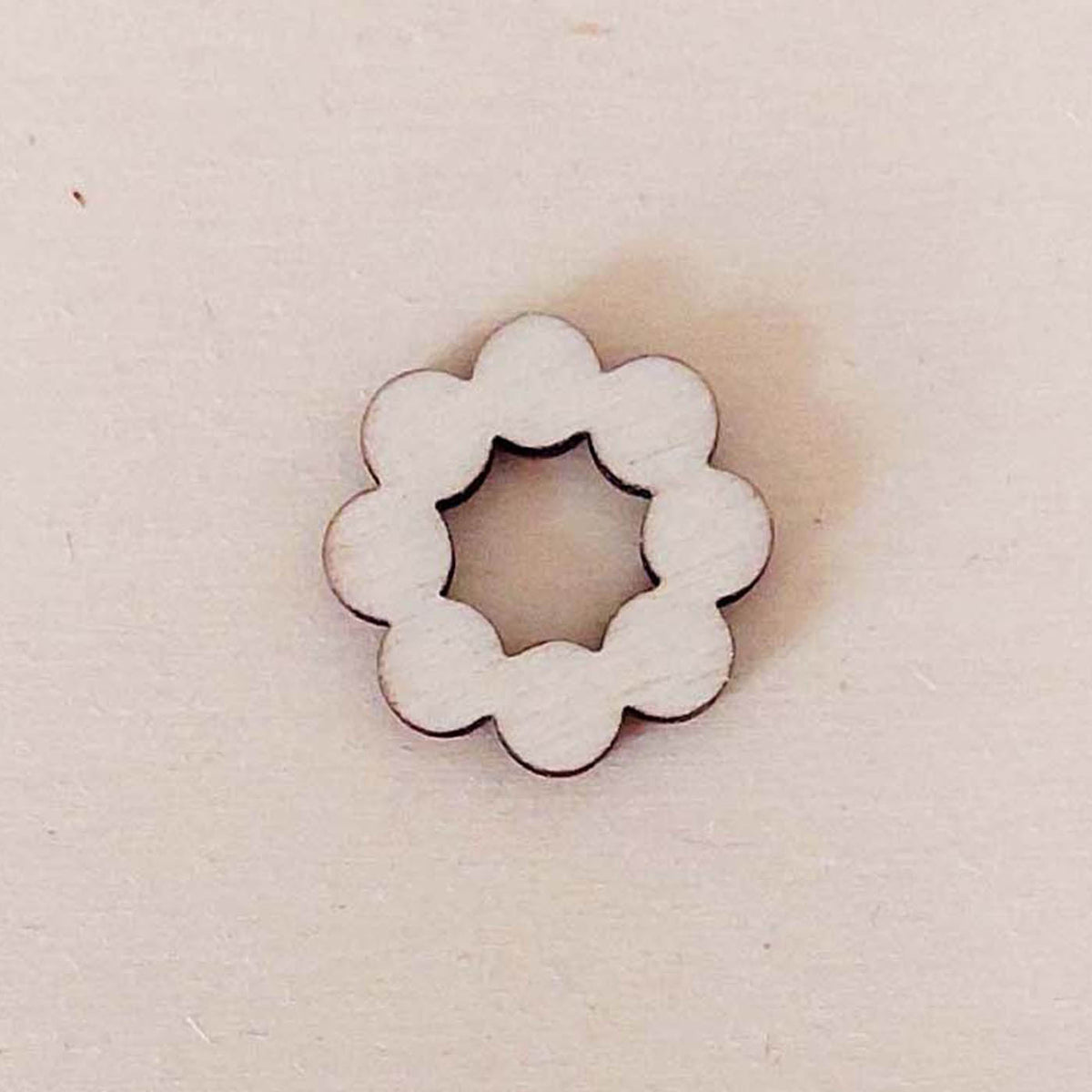 Lot de 6 pampilles à customiser FLEUR 8 PÉTALES en bois éco-responsable, fabriqué en France