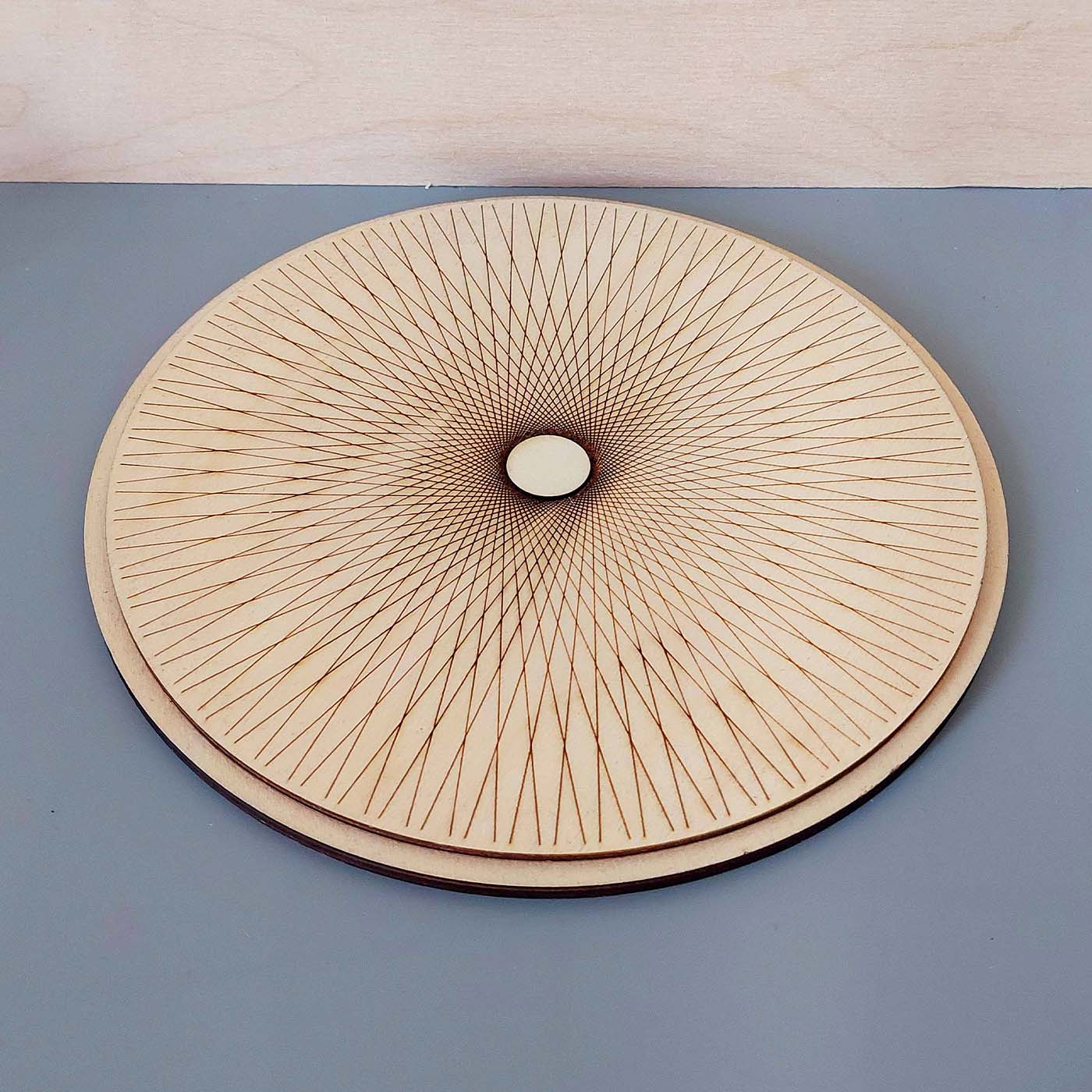 plateau de présentation de bijoux en bois gravé RAYON L