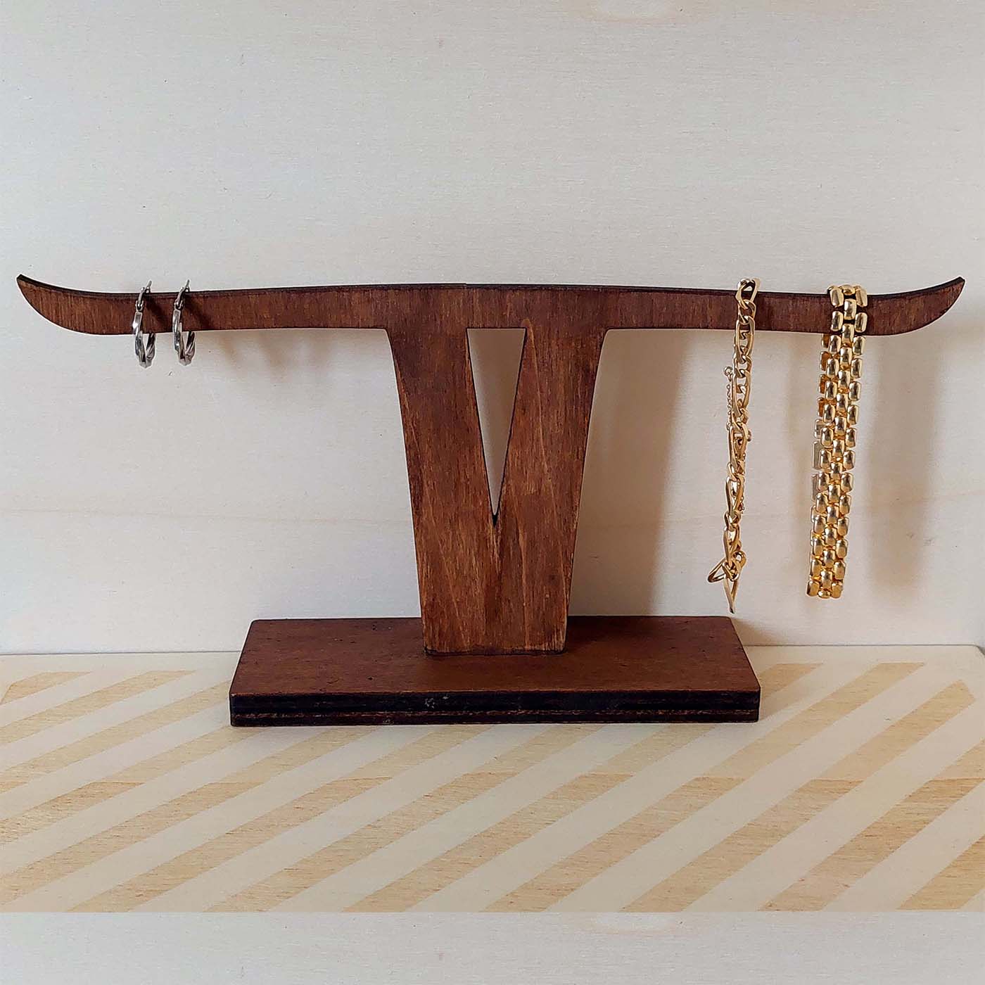 présentoir à bijoux bracelets BULL en bois teinté brou de noix