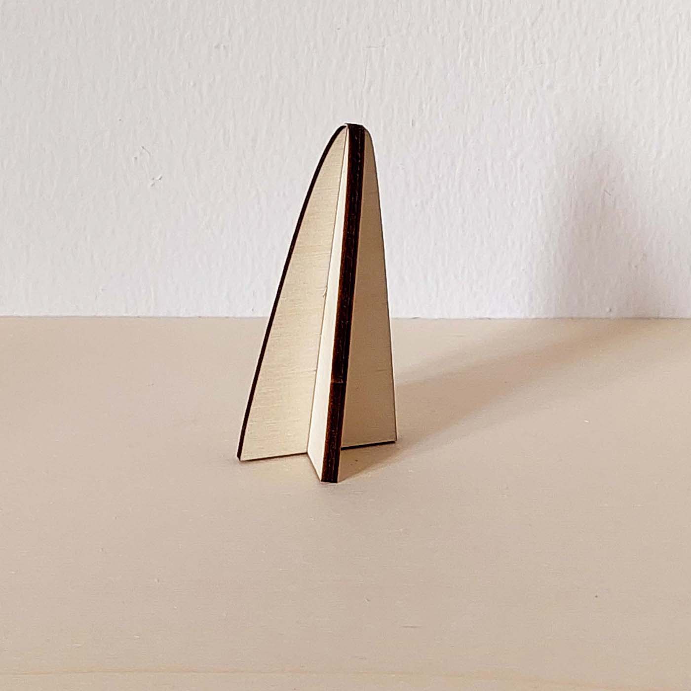 présentoir à bague penché en bois