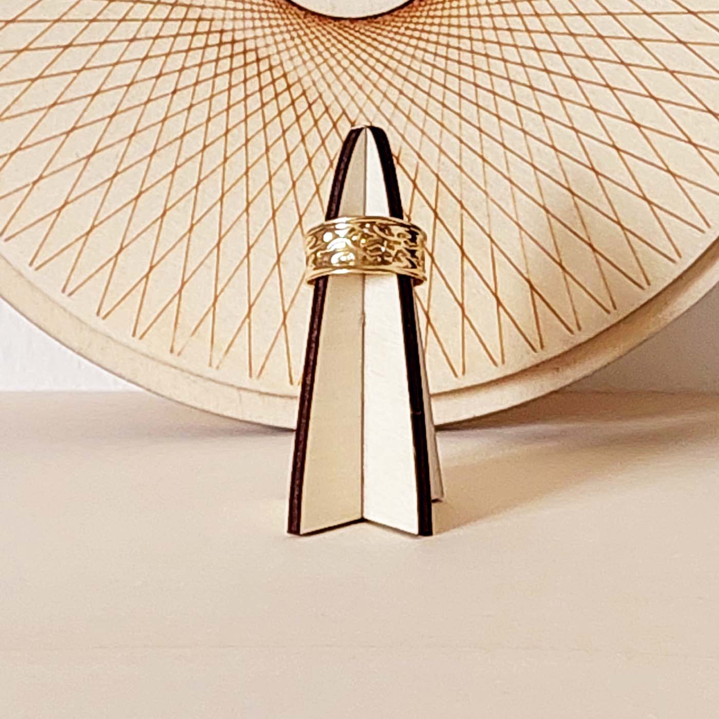 présentoir à bague en bois made in France avec bague